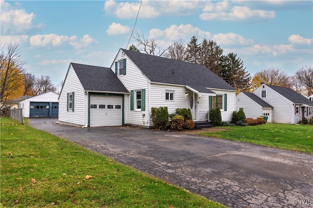 view of front of house featuring a front lawn