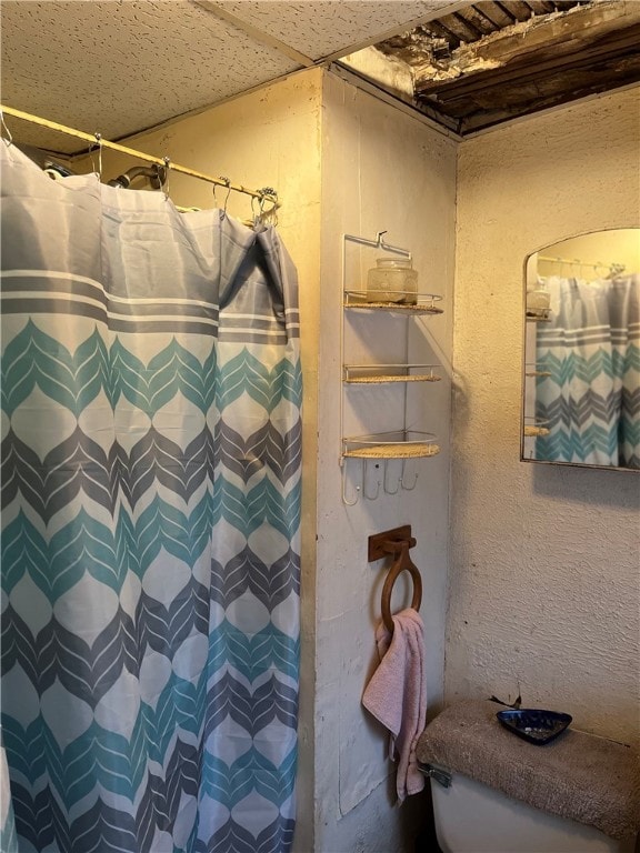 bathroom featuring curtained shower