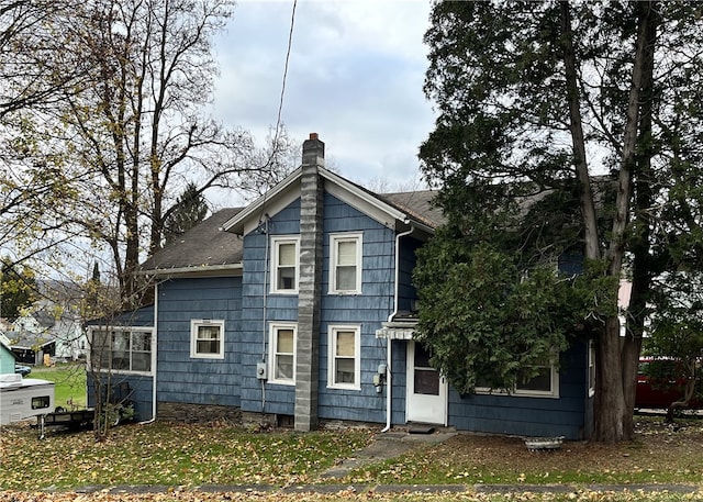 view of front of house with a front yard