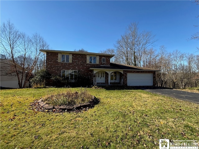 view of front of property featuring a front yard and a garage