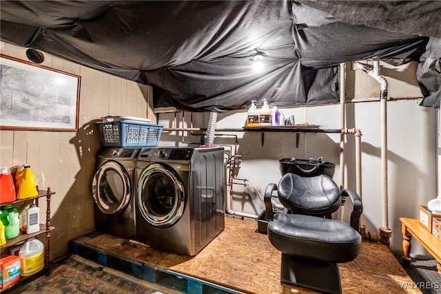 laundry area featuring washer and clothes dryer