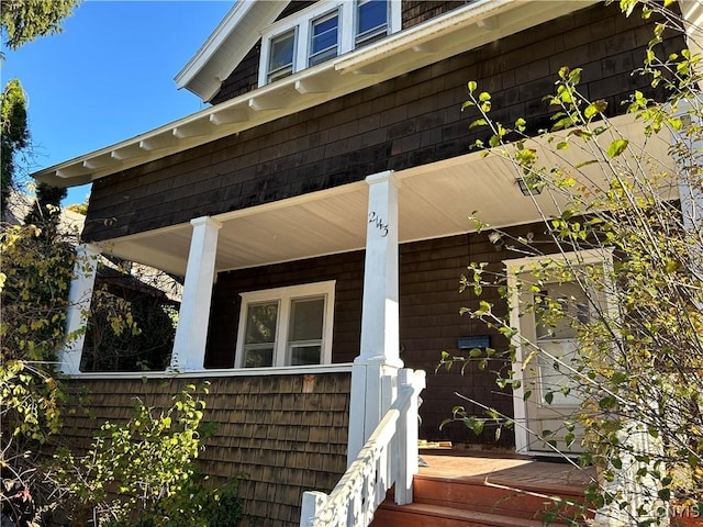 entrance to property featuring covered porch