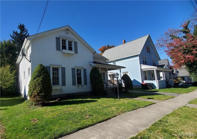 view of front of house featuring a front yard