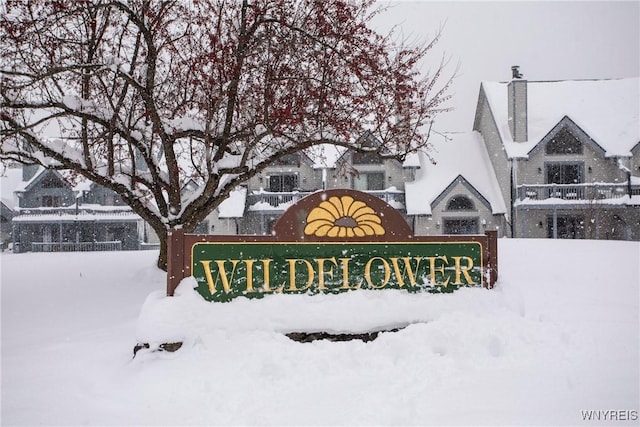 view of community / neighborhood sign