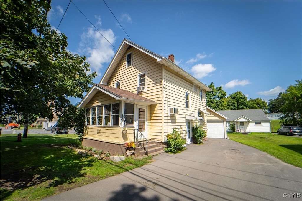 view of front of property with a front lawn