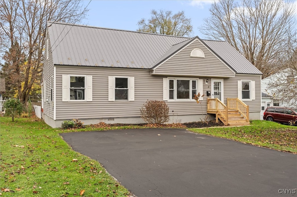 view of front of property with a front lawn