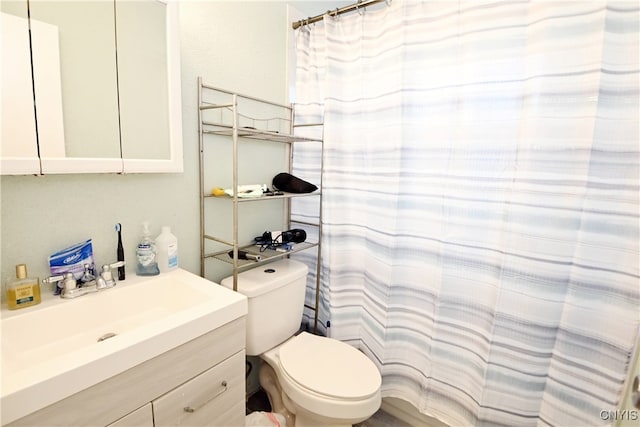 bathroom featuring a shower with shower curtain, vanity, and toilet