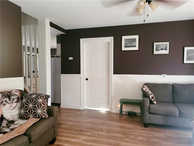 living room featuring hardwood / wood-style flooring and ceiling fan