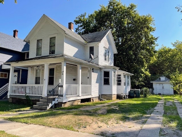 view of front facade with covered porch and a front yard