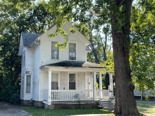 view of front facade with a porch