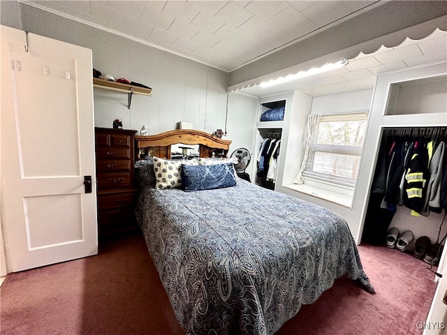 carpeted bedroom featuring a closet