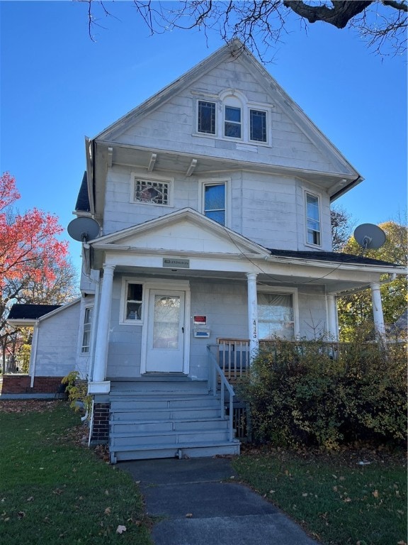 view of front facade with covered porch