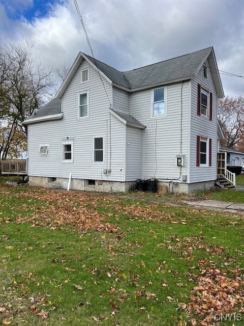 back of house with a lawn