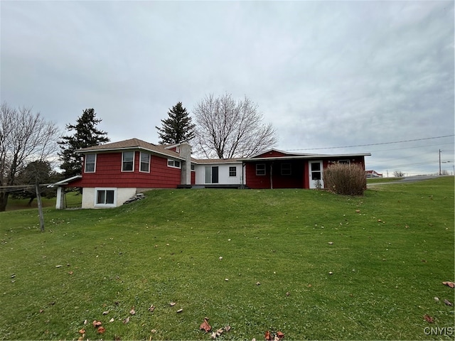 view of front of house with a front lawn