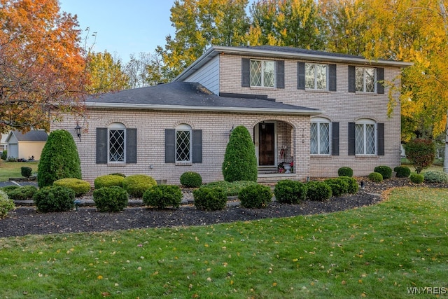 view of front of home featuring a front yard