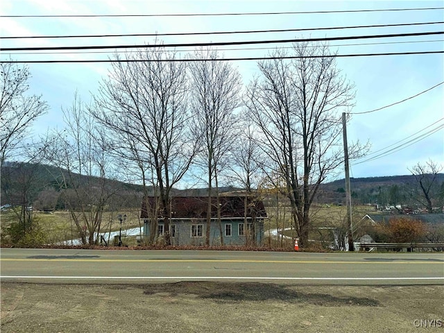 view of front facade featuring a mountain view