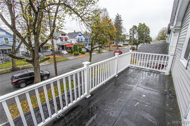 balcony featuring covered porch