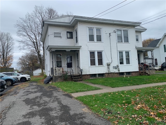 view of front of home with a front lawn