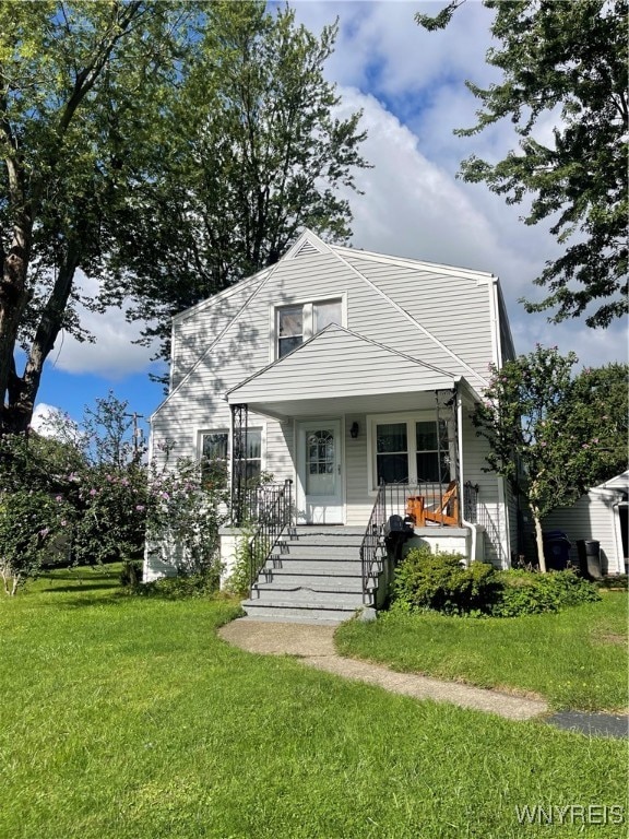 bungalow featuring covered porch and a front yard