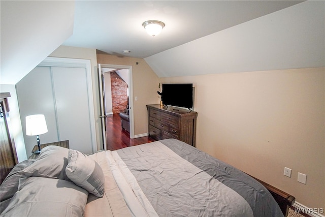 67 Harvard Pl, Buffalo, NY 14209 - bedroom featuring hardwood / wood-style flooring, a closet, and vaulted ceiling