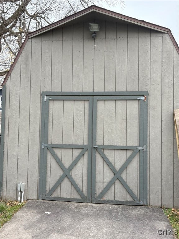 view of outdoor structure