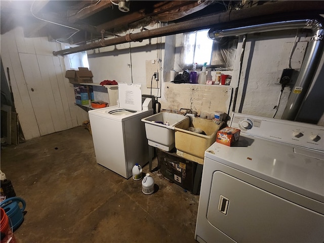 laundry room with washing machine and dryer