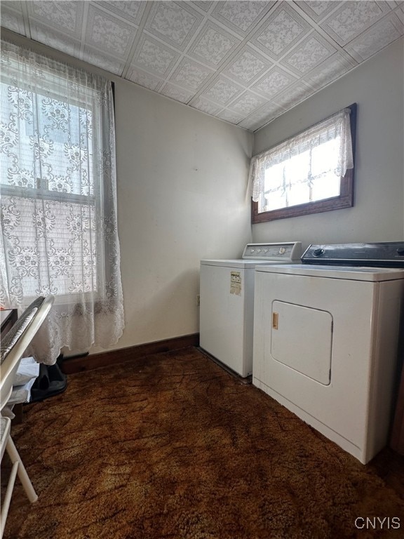 laundry area featuring dark carpet and independent washer and dryer