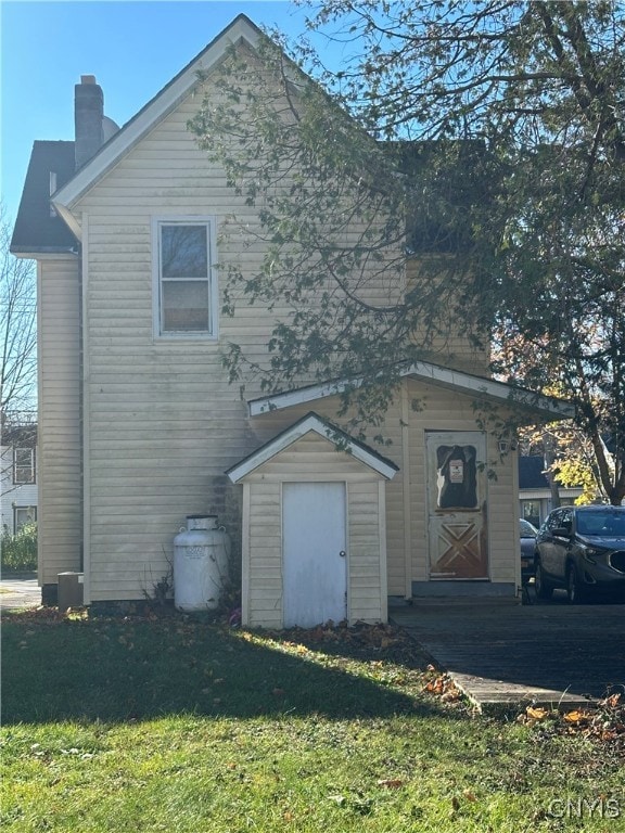 exterior space with a yard