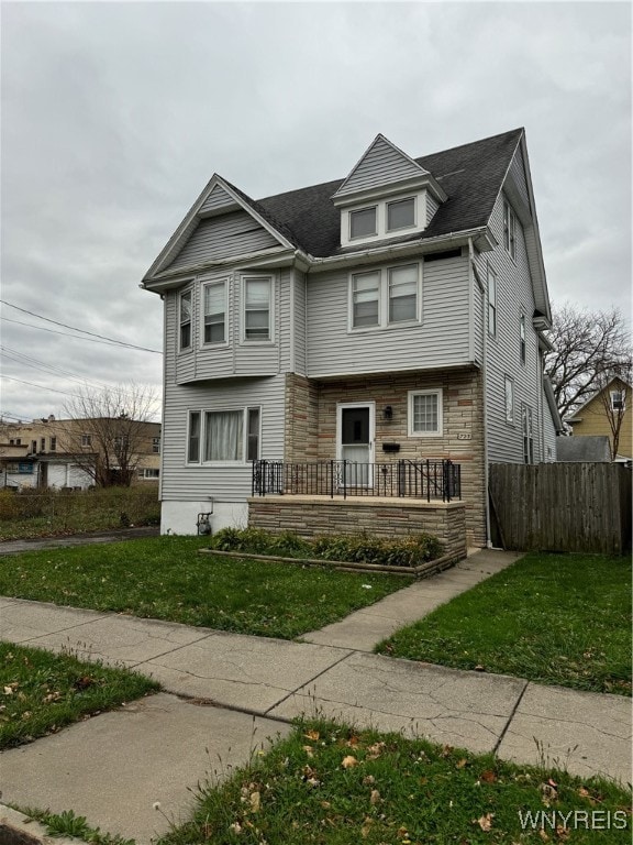 view of front of property with a front yard