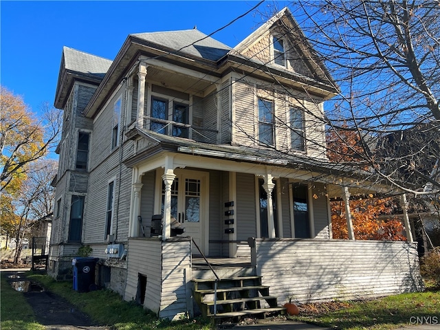 view of front facade featuring a porch