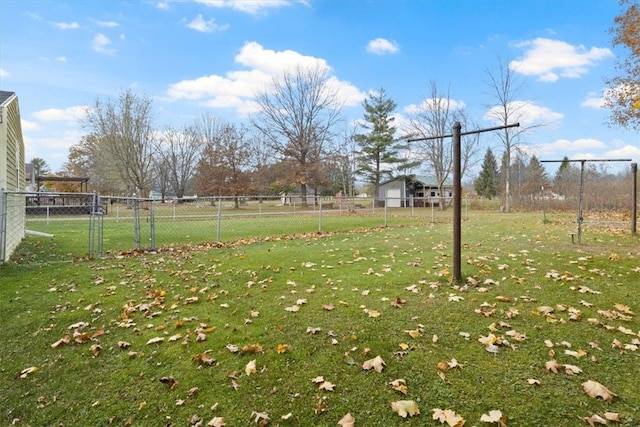 view of yard featuring a rural view