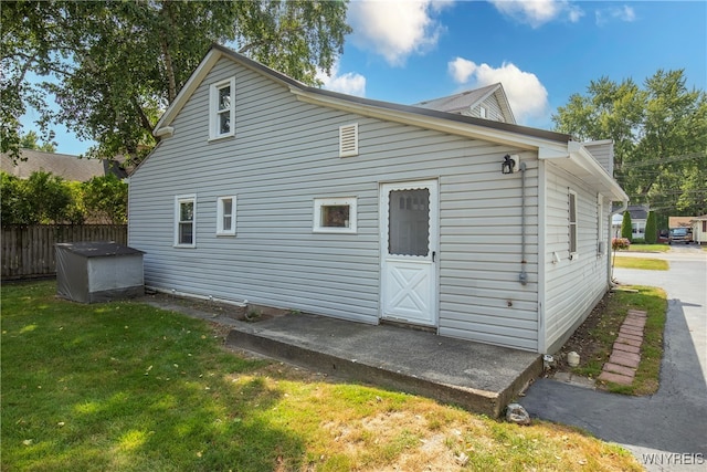 back of house featuring a yard