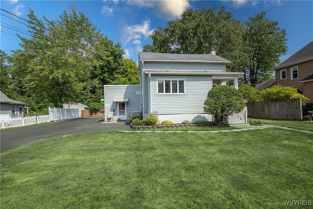 view of front of home with a front yard