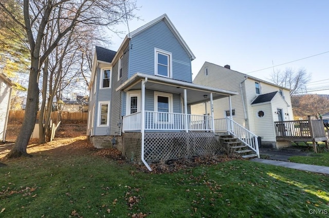 view of front facade featuring a porch and a front lawn