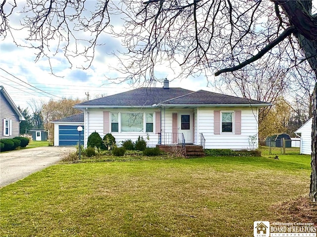 view of front of home featuring a garage and a front lawn