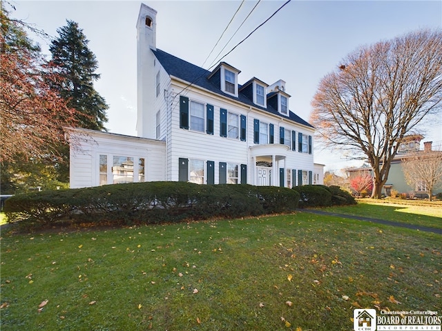 colonial inspired home with a front yard