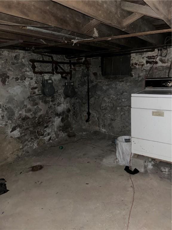 basement featuring washer / clothes dryer