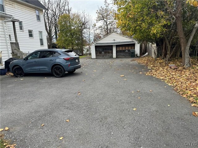 view of side of home featuring an outdoor structure and a garage