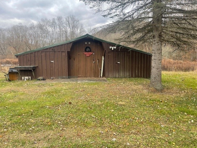 view of outbuilding