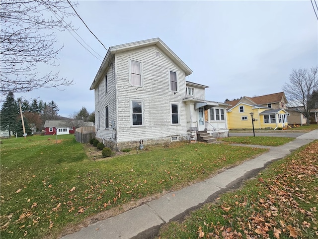 view of front facade with a front lawn