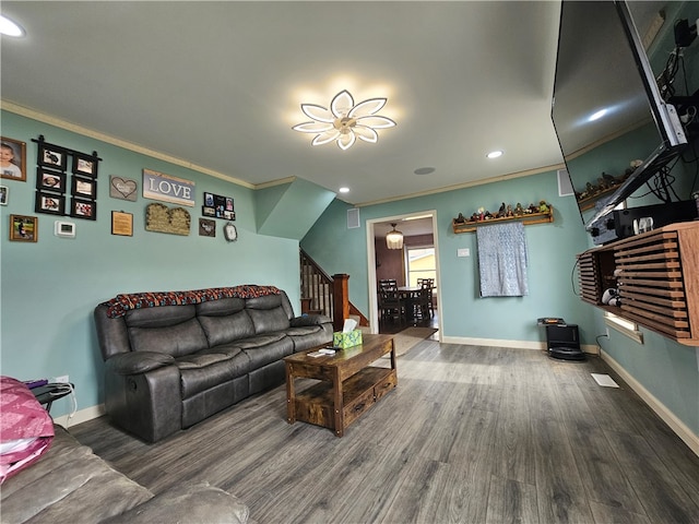 living room featuring hardwood / wood-style floors and crown molding