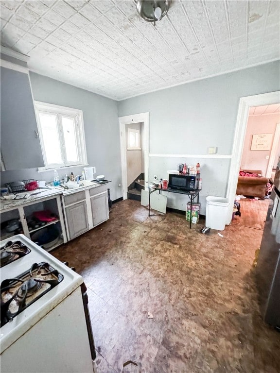 kitchen with sink and white gas range oven