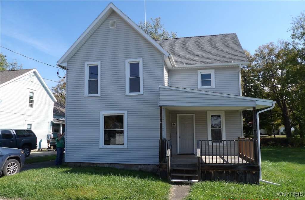 view of front of property featuring a front lawn and a porch