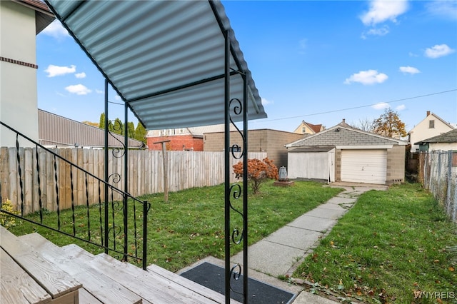 view of yard featuring an outbuilding and a garage