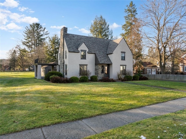 view of front of house featuring a front yard