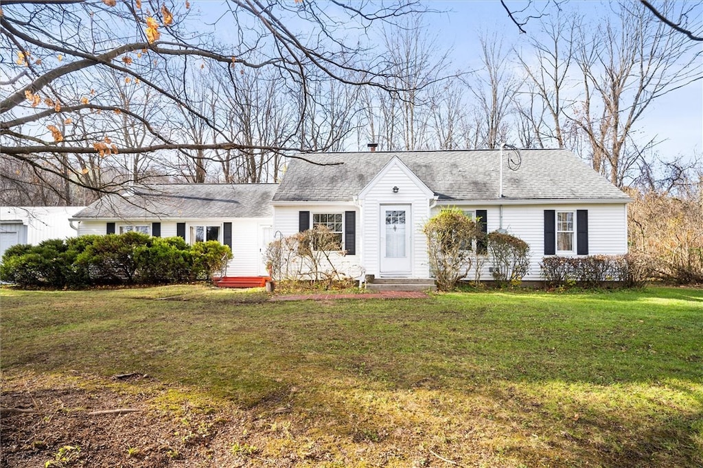 single story home with a front lawn