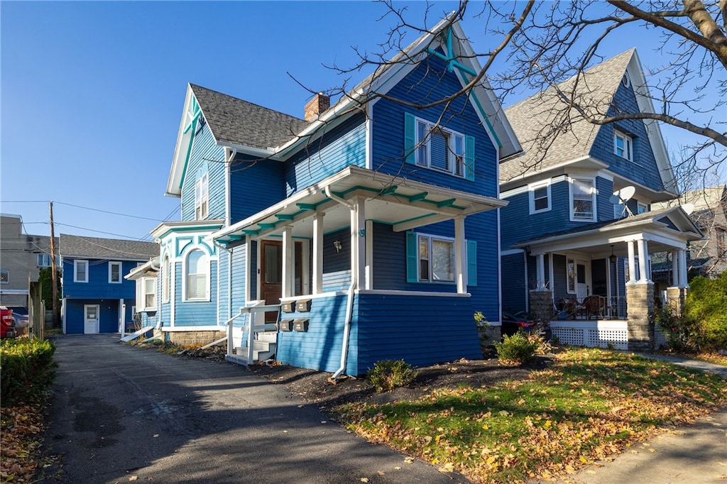 view of front of home featuring covered porch