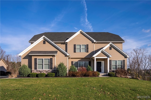 view of front of property featuring a front yard