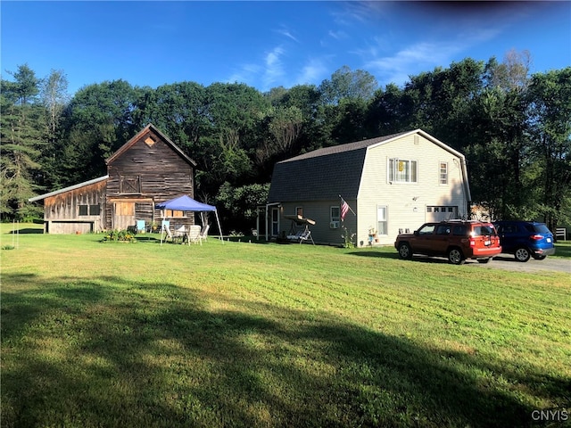 view of yard with a garage