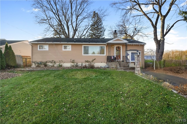 ranch-style home featuring a front lawn